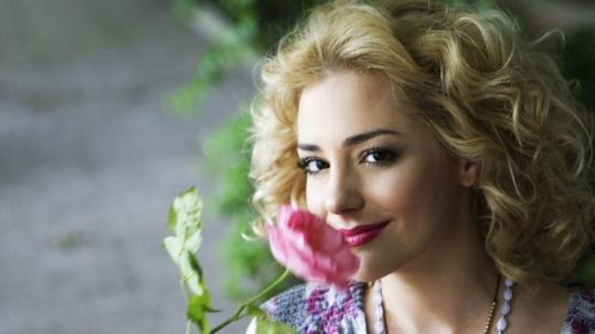 Νατάσα Μποφίλιου: Η εκπληκτική ομοιότητα με την αδερφή της