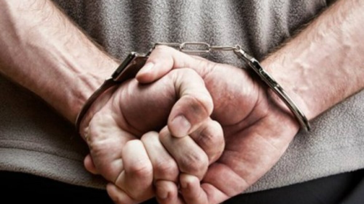 Αρχαιοκάπηλος με οπλοστάσιο συνελήφθη στα Γρεβενά