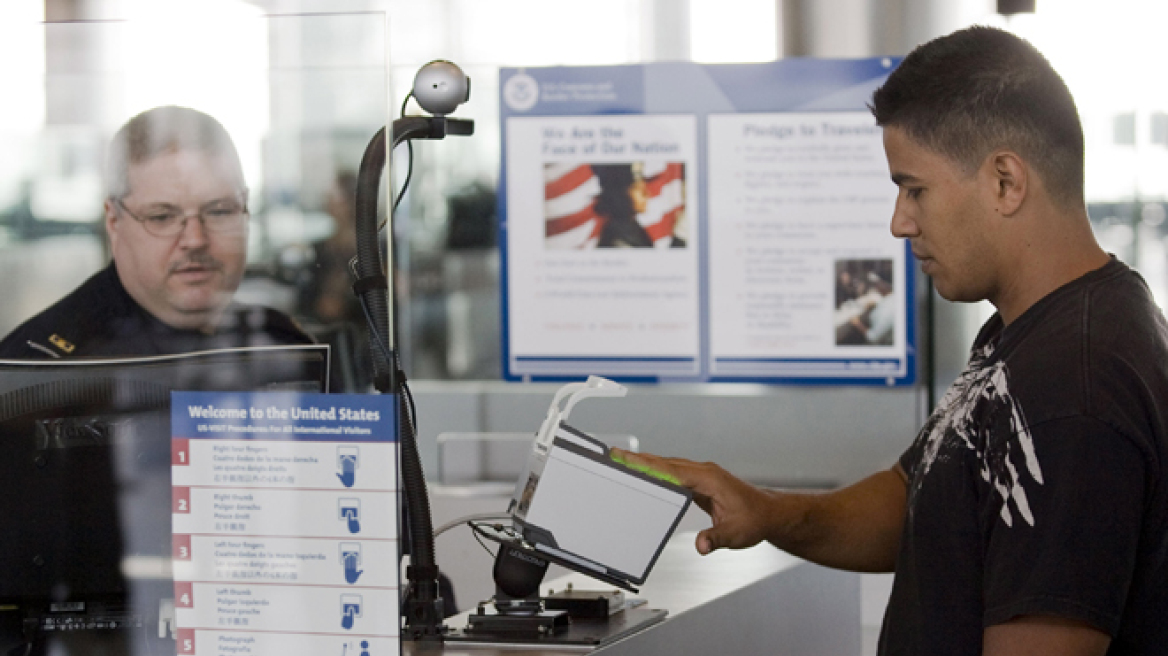 Politico: Προ των πυλών η επαναφορά της βίζας για τους Έλληνες προς τις ΗΠΑ