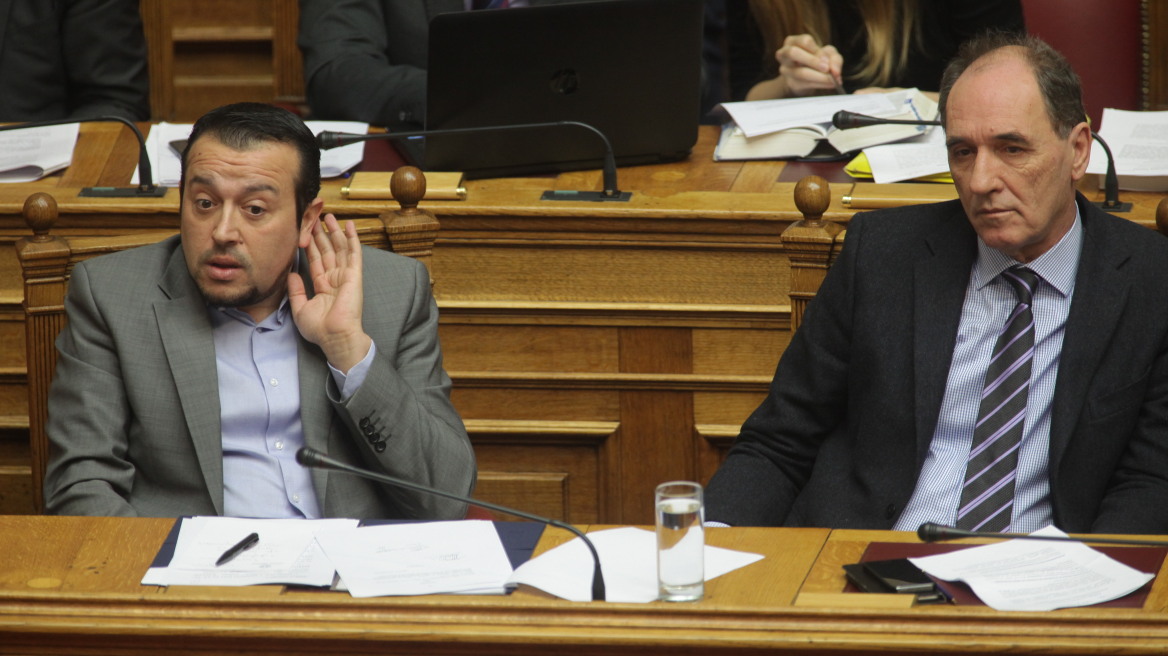 Σφοδρή σύγκρουση στη Βουλή για τις τηλεοπτικές άδειες