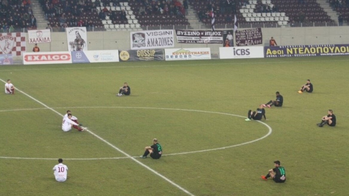 Greek footballers show their solidarity to refugees (vid)