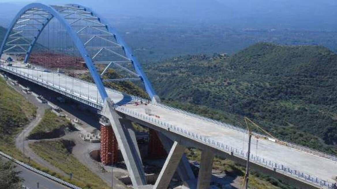 Fly above the impressive Tsakona bridge (vid)