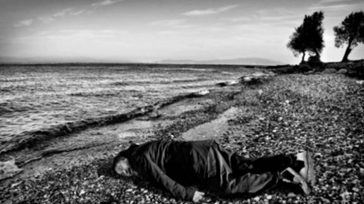 Ai Weiwei recreates photo of drowned Syrian toddler Alan