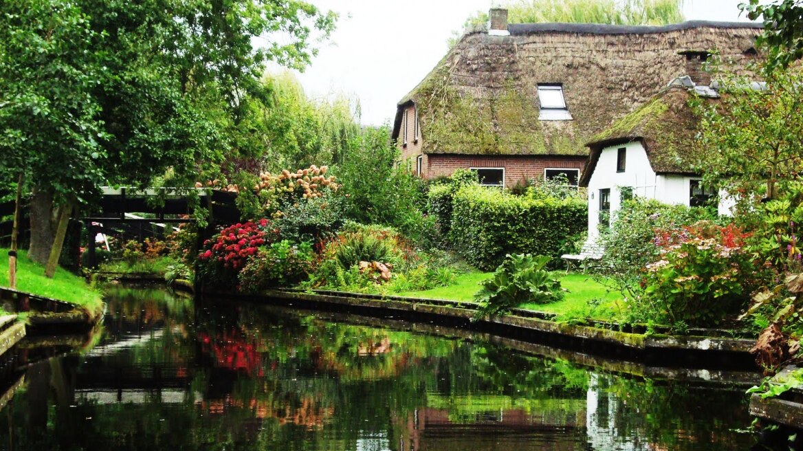 Giethoorn: Το κουκλίστικο ολλανδικό χωριουδάκι που... δεν έχει ούτε ένα δρόμο