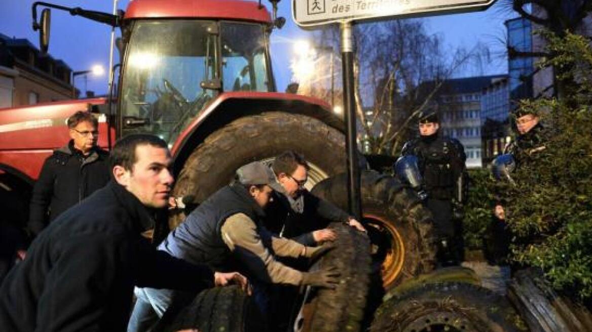 Σε αναβρασμό οι αγρότες και στη Γαλλία