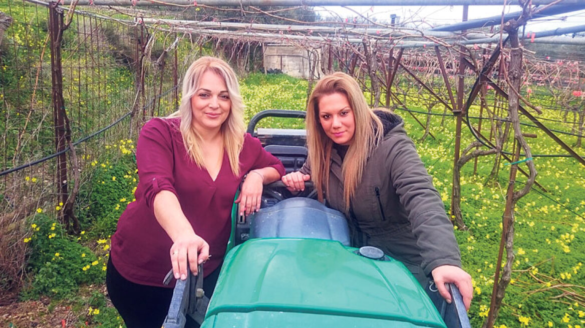 Νέες, ωραίες και αποφασισμένες στα μπλόκα των αγροτών