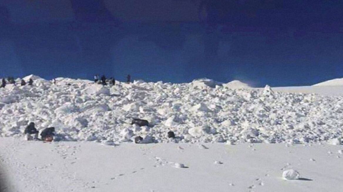 Τραγωδία στην Ινδία: 10 στρατιώτες θάφτηκαν μέσα σε χιονοστιβάδα
