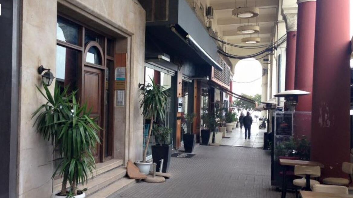 Δεν έχει ξαναγίνει: Έκλεισαν από καφετέριες μέχρι γραφεία τελετών!