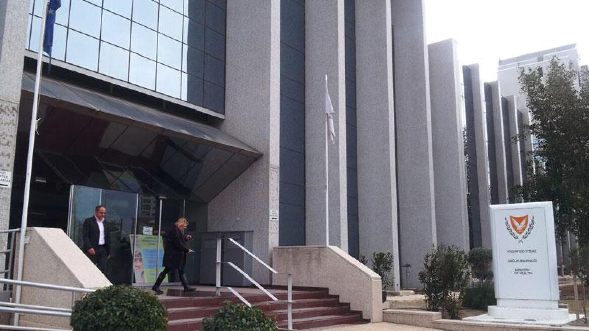 Απίστευτο... Γυναίκα με σπασμένο πόδι πέθανε περιμένοντας τον γιατρό