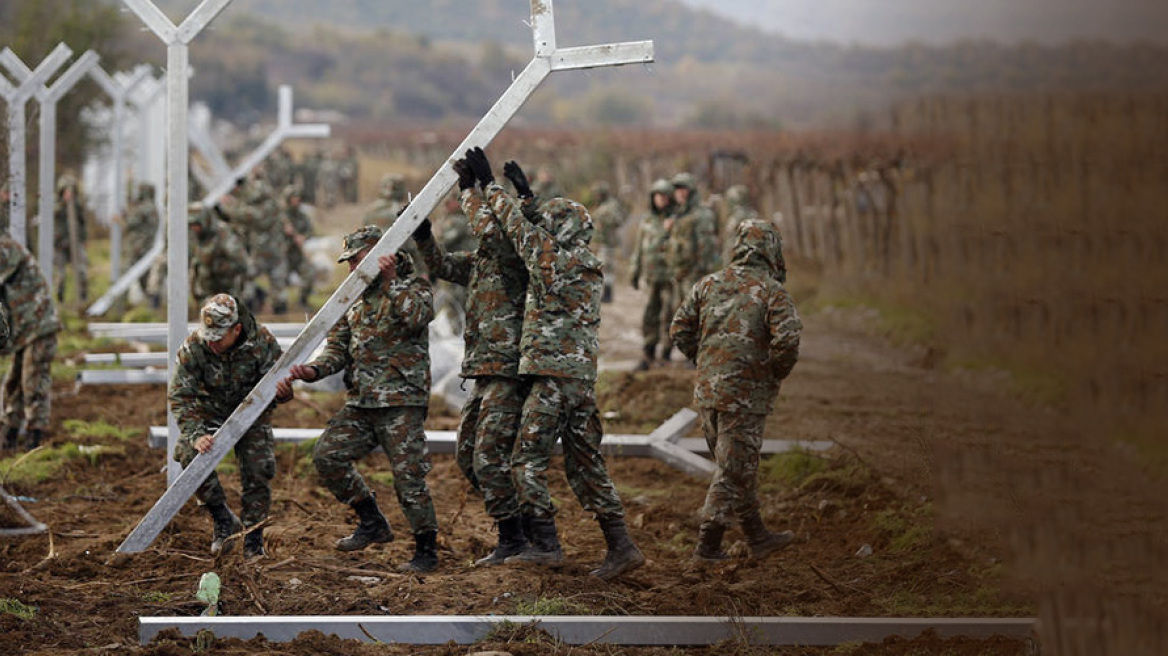 FYROM raises a second fence along its border with Greece