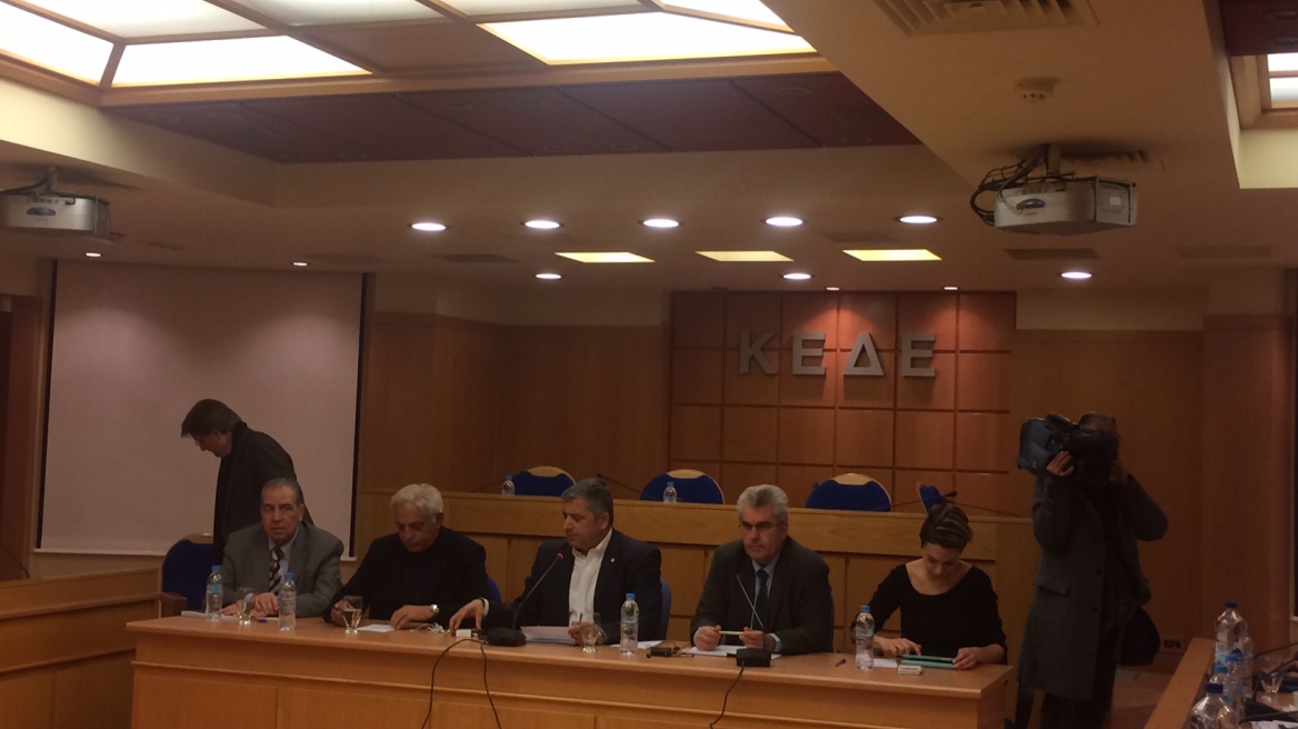 Σε έντονους τόνους η συνεδρίαση των δημάρχων για τα hotspots