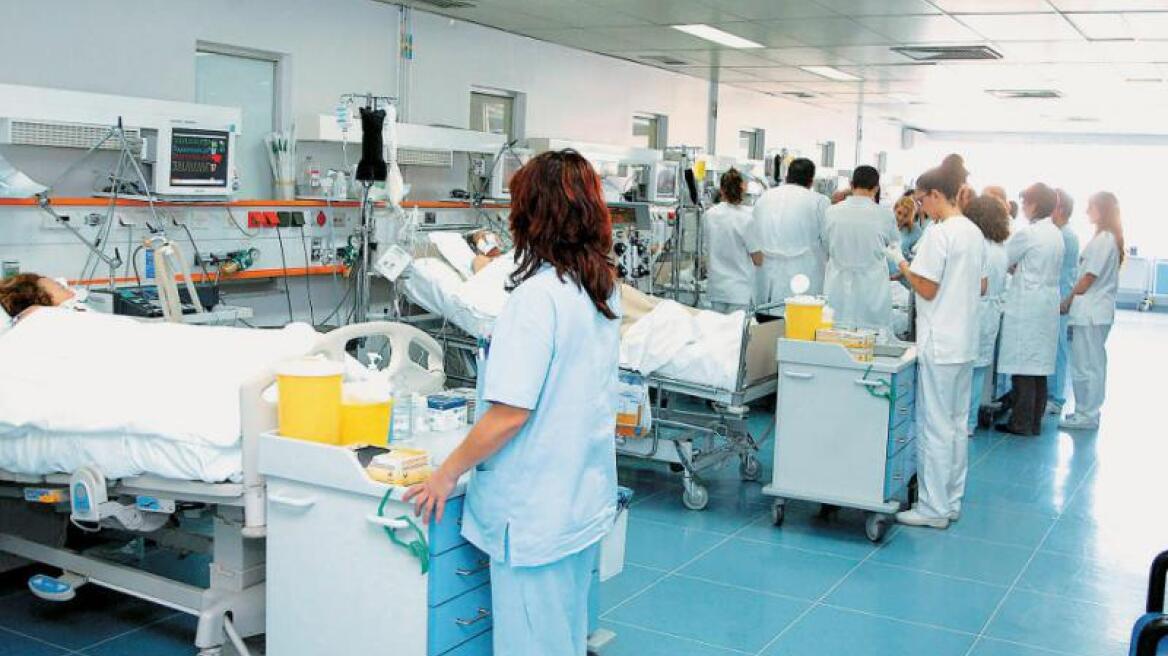 «Εμφραγμα» στις ΜΕΘ: Ενα στα τρία κρεβάτια έχει «καταληφθεί» από ασθενή με γρίπη