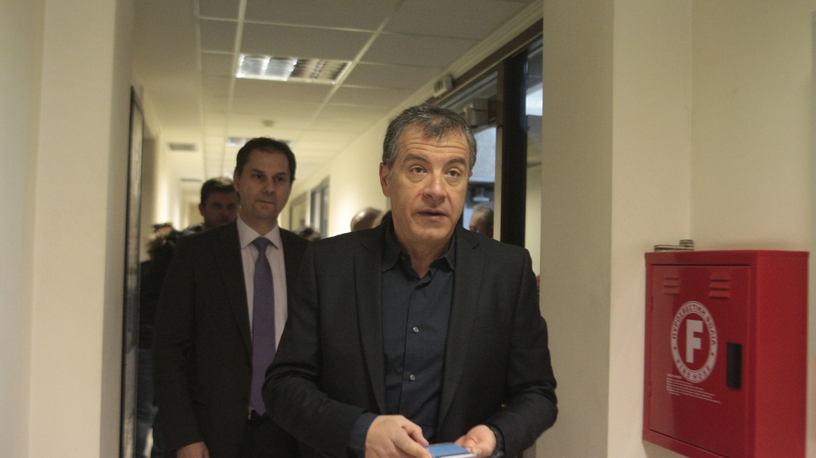 Θεοδωράκης: Η ανικανότητα της κυβέρνησης διαλύει την οικονομία 