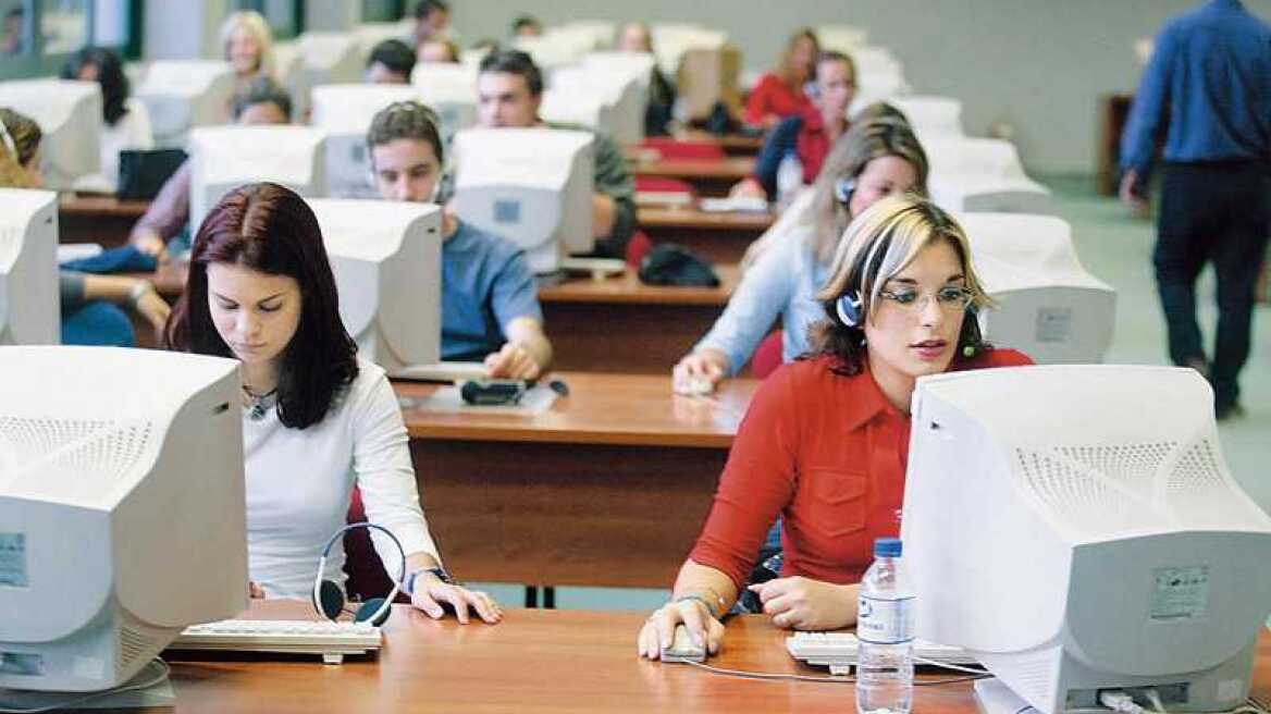 Μειώθηκαν οι μισθοί, αυξήθηκαν οι ασφαλισμένοι 