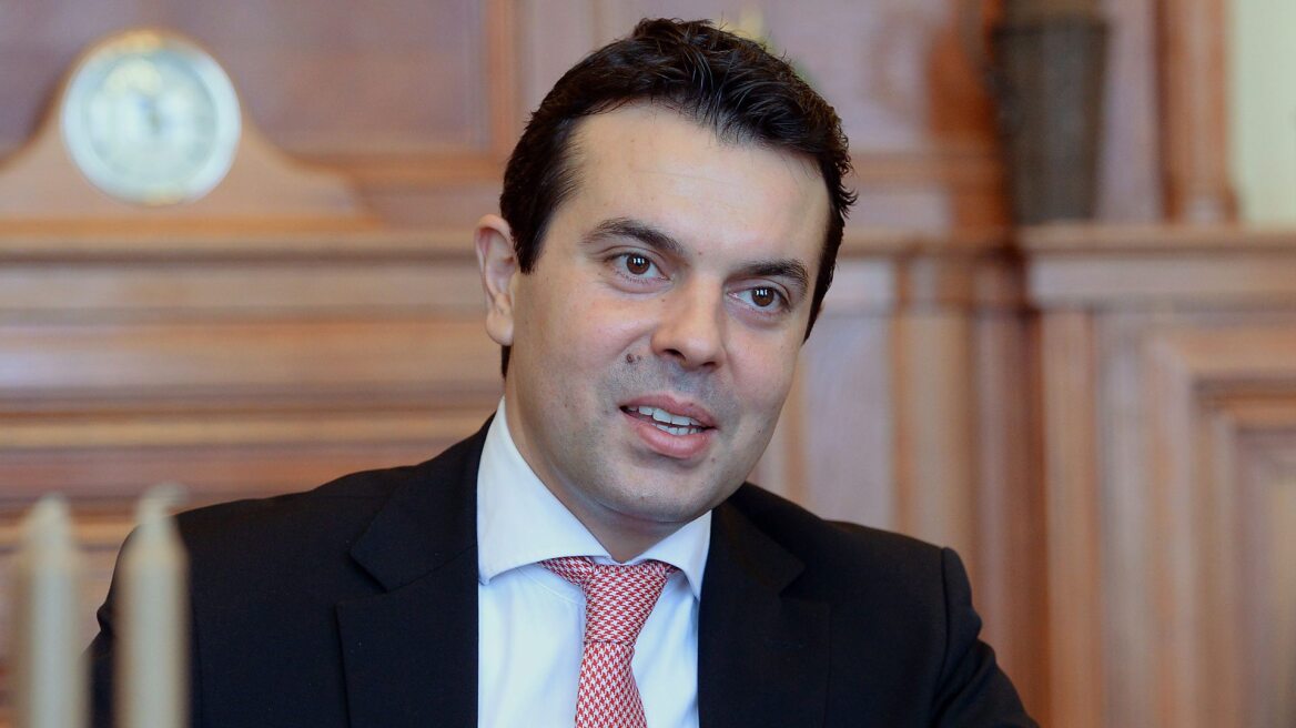 Ειρωνία από τον Σκοπιανό Πόποσκι: Δε μας συμφέρει η μετατροπή της Ελλάδας σε πάρκινγκ προσφύγων και μεταναστών