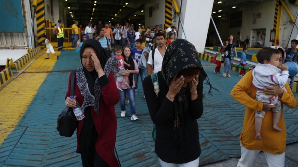 Στο λιμάνι του Πειραιά  δύο πλοία 1.295 πρόσφυγες