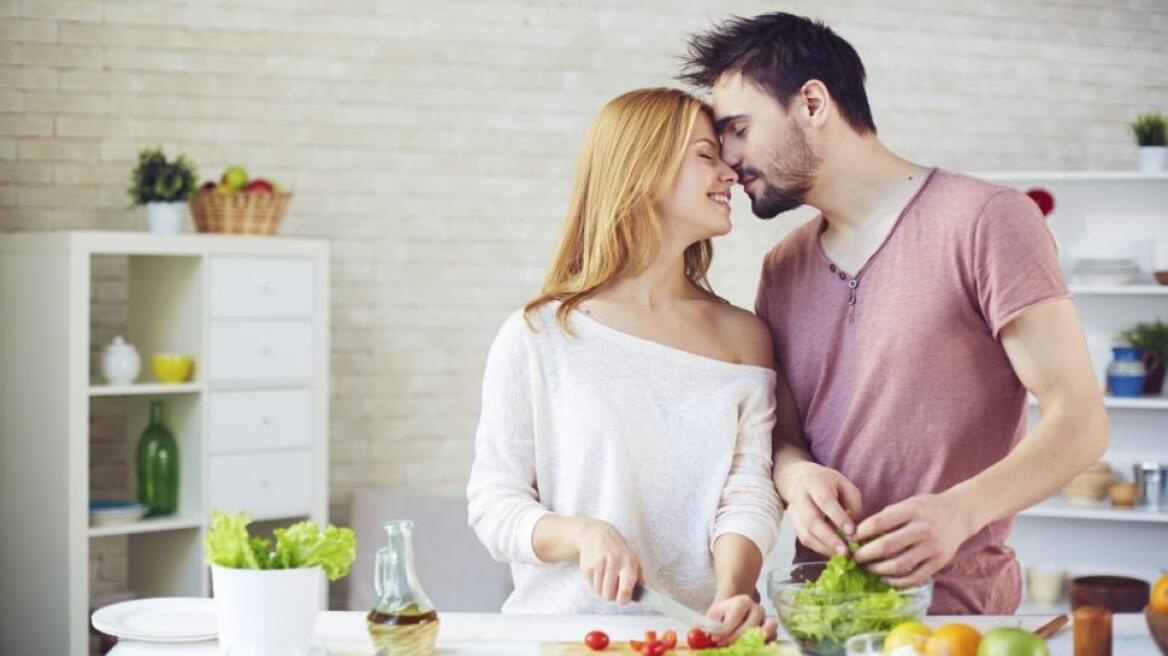 Αυτές είναι οι 17 τροφές που «καταργούν» το viagra