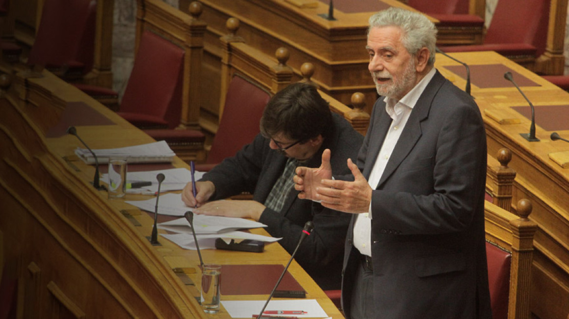 Migrants to be spread throughout the country, says Shipping Minister Dritsas
