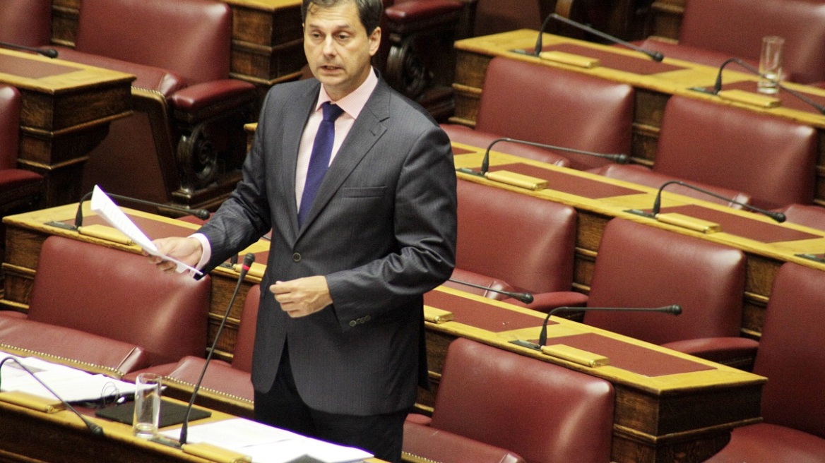 Θεοχάρης: Η κυβέρνηση θέλει ομήρους τα κανάλια και τους ιδιοκτήτες τους