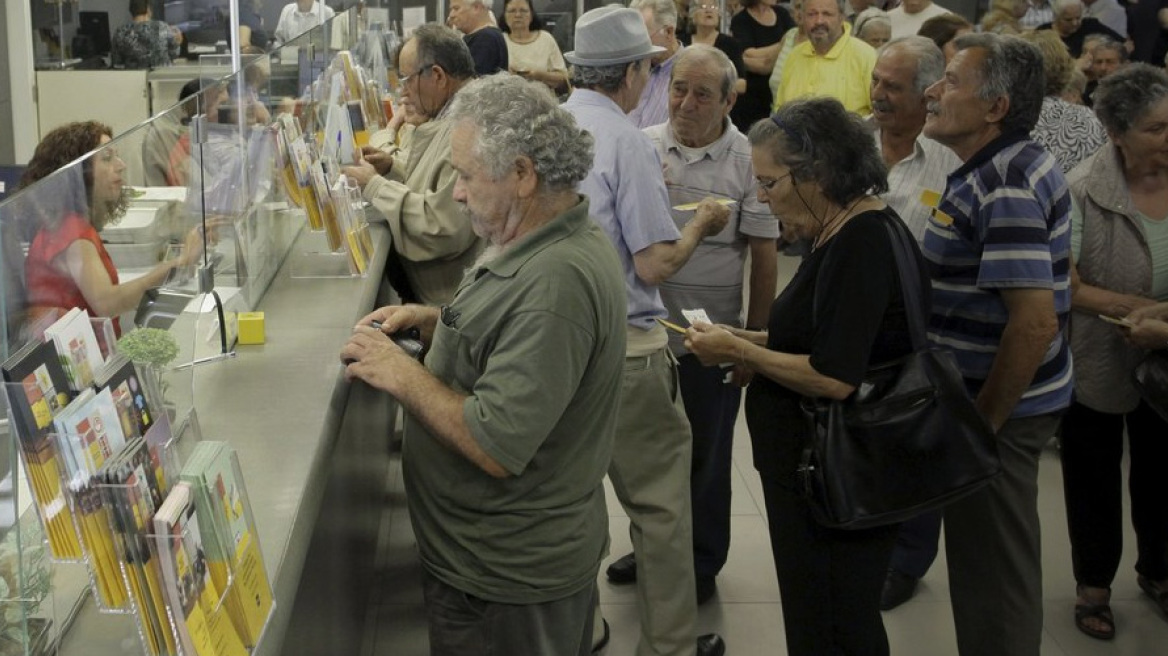 Ασφαλιστικό: Στο τραπέζι ξανά ο φόρος υπέρ συντάξεων στις τραπεζικές συναλλαγές