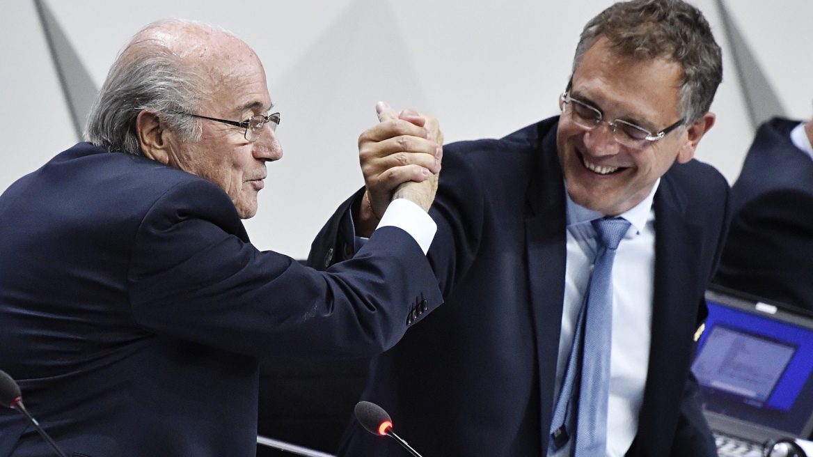 FIFA: Τιμωρήθηκε με 12ετή αποκλεισμό το «δεξί χέρι» του Μπλάτερ