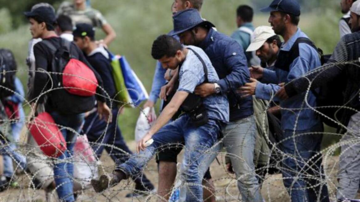Η Αυστρία προειδοποιεί τα Σκόπια: Σταματήστε τη ροή προσφύγων στα σύνορα με την Ελλάδα