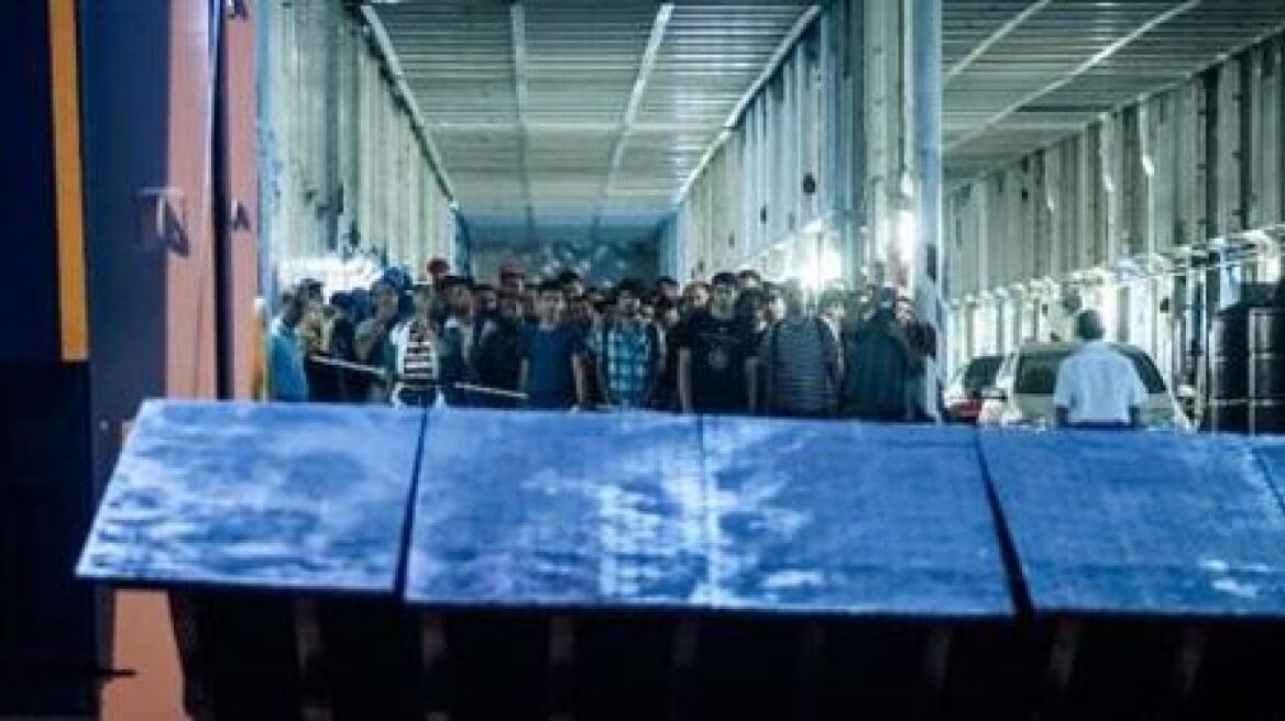 Ακόμη 579 μετανάστες αναμένονται στο λιμάνι του Πειραιά