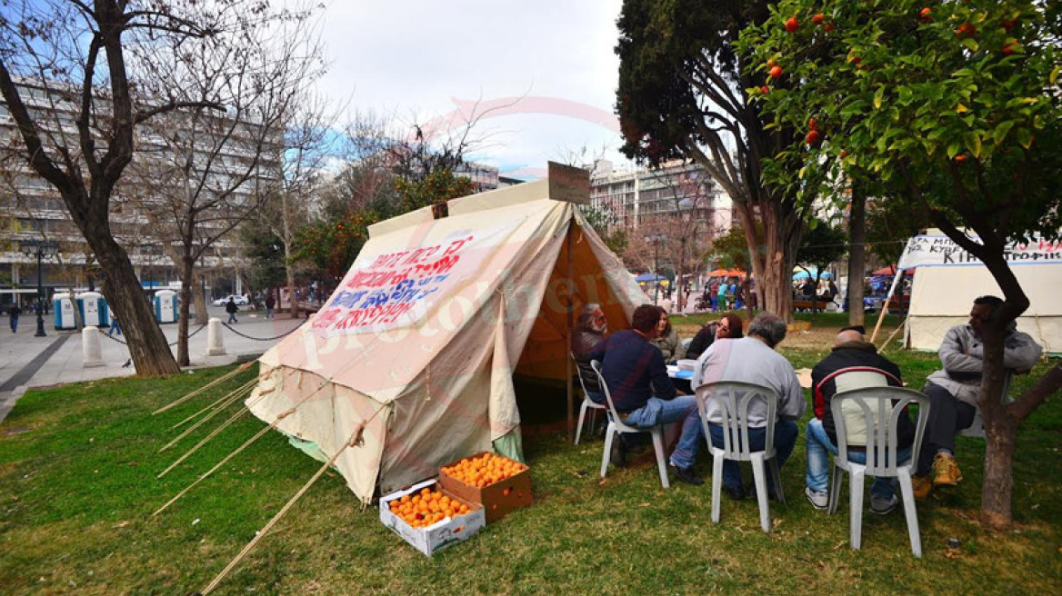 Έστησαν σκηνές στο Σύνταγμα οι αγρότες
