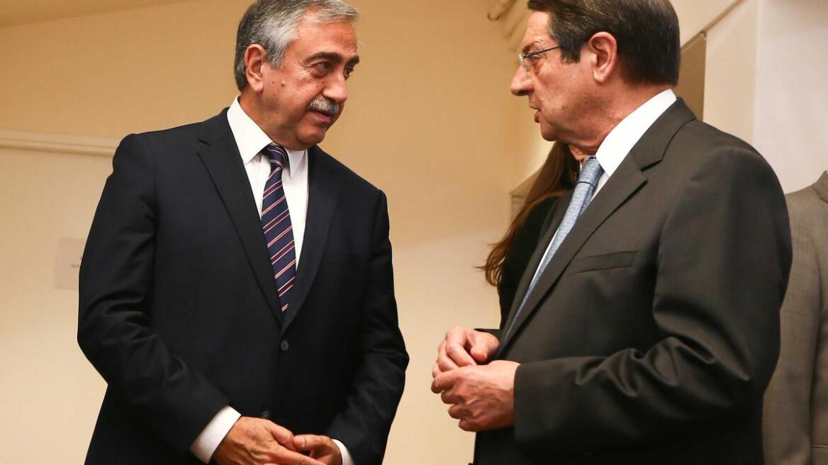 Σε εξέλιξη νέα συνάντηση Αναστασιάδη-Ακιντζί για το Κυπριακό