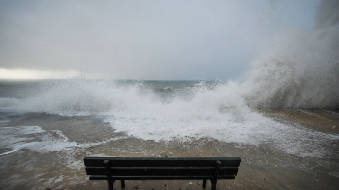 Μπουρίνι «σάρωσε» τη Νέα Κίο - Κόπηκε και το ρεύμα 