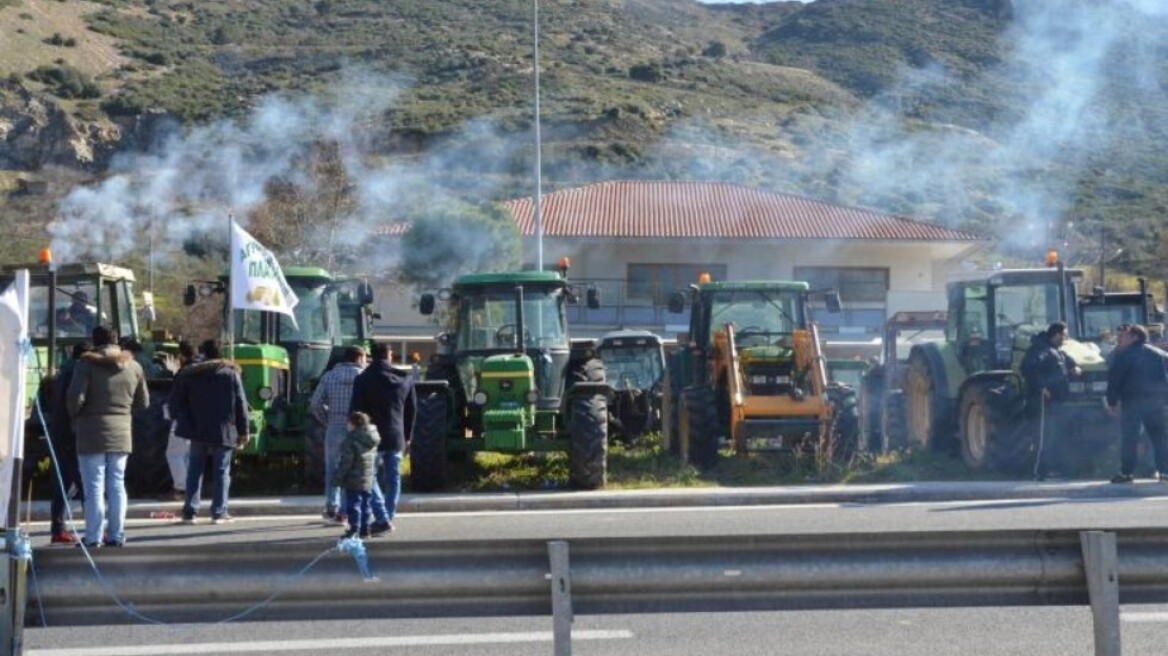 Κλειστά τα Τέμπη ως τις 18:00 - Κλειστό για 48 ώρες και το τελωνείο Προμαχώνα από αγρότες