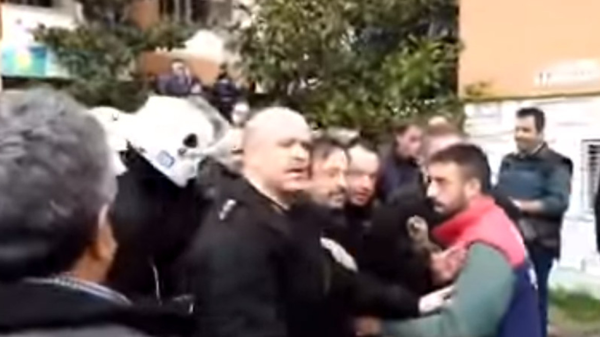 Κατέβηκε η μισή αστυνομία για να γλιτώσει τους βουλευτές του ΣΥΡΙΖΑ στην Κοζάνη