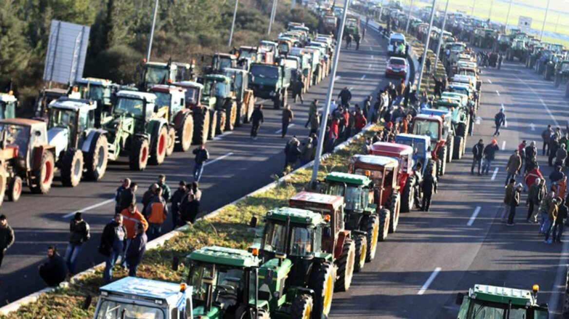 Farmers continue blocking the roads