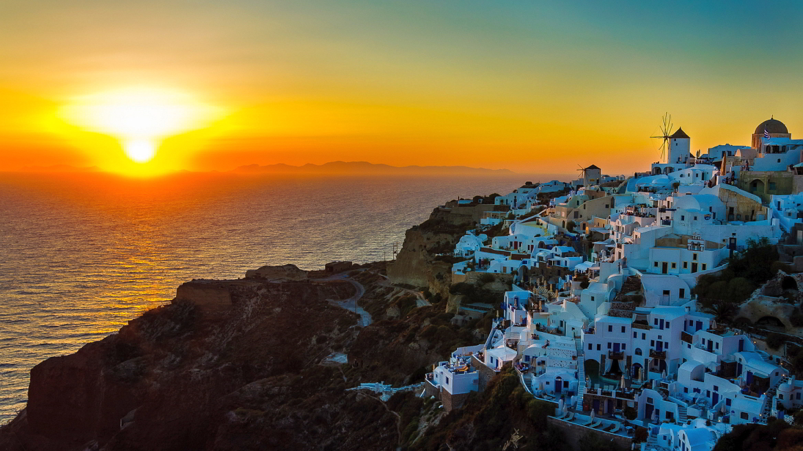 Santorini and Crete among the most popular destinations for couples and singles