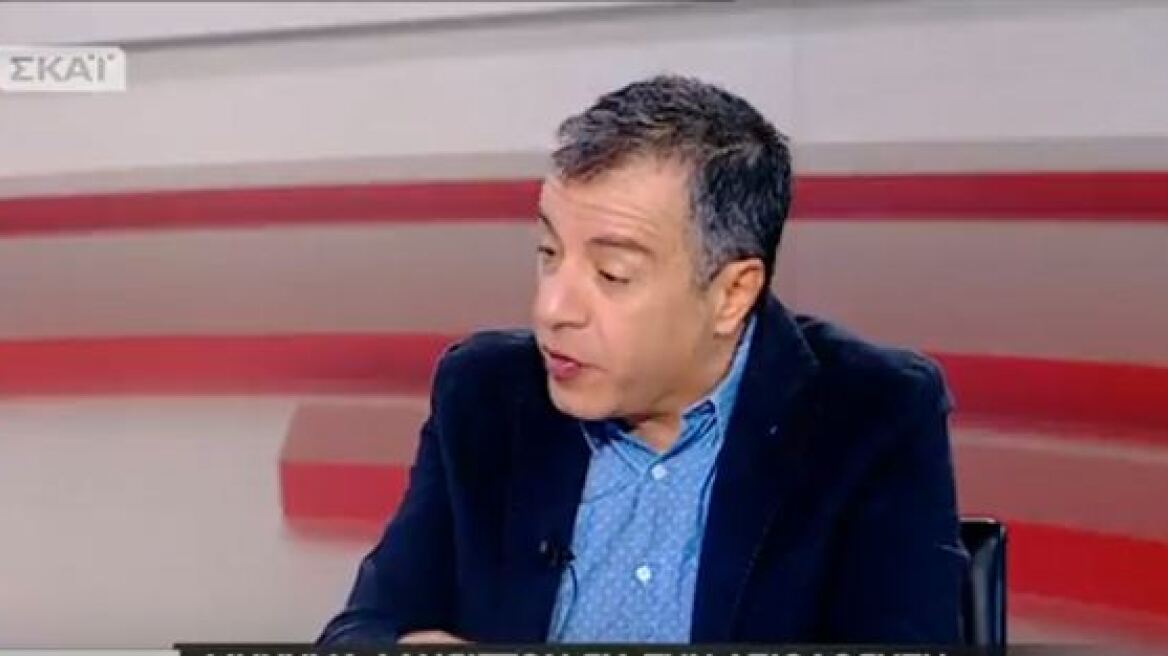 Θεοδωράκης: Εγώ δεν θα γίνω καραγκιόζης, να ανεβαίνω στα τρακτέρ 
