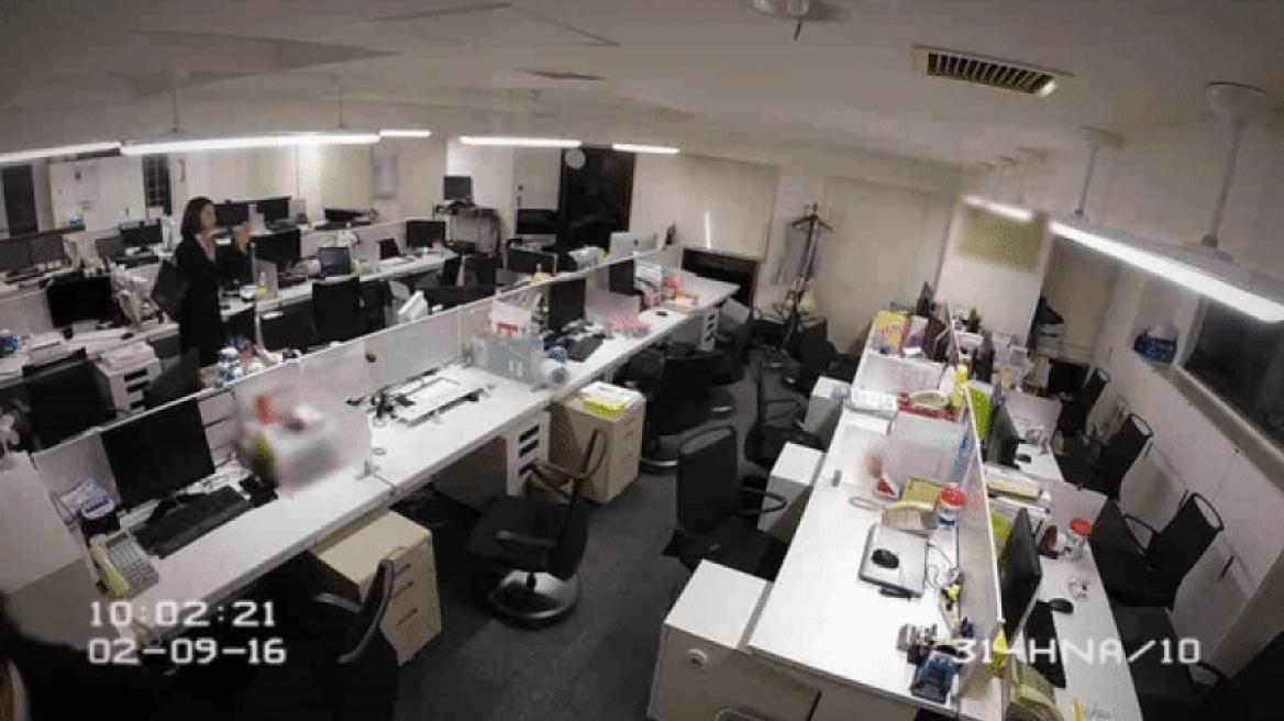 Δείτε τις καρέκλες γραφείου που... τακτοποιούνται μόνες τους! 