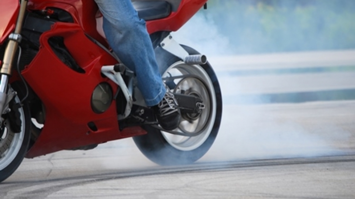 Πάτρα: Του έκλεψαν τη μηχανή και προκάλεσαν τροχαίο!