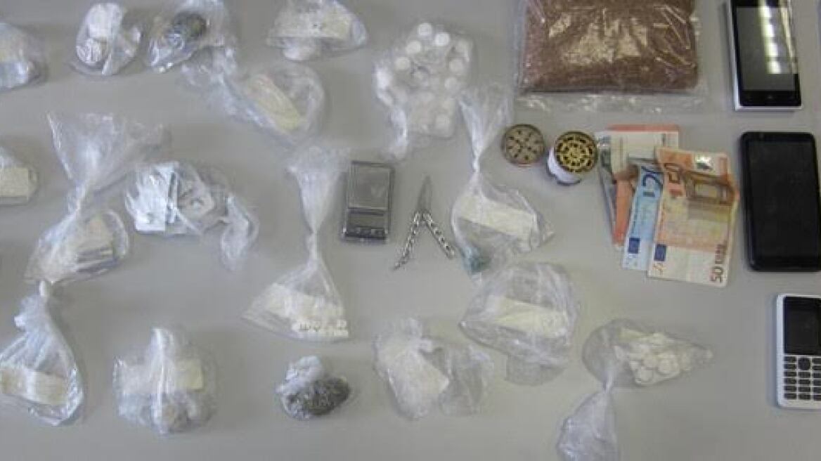 Λάρισα: Τρεις φίλοι είχαν... ναρκωτικά για κάθε γούστο