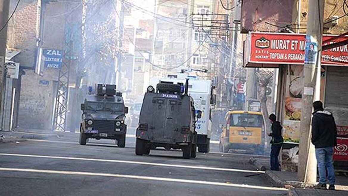 Explosion hits military convoy in southeast Turkey