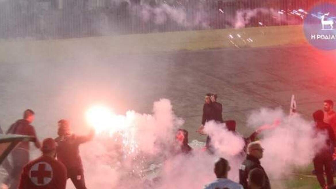 Βίντεο: Άγρια επεισόδια ανάμεσα σε οπαδούς του Διαγόρα και του Ιαλυσού