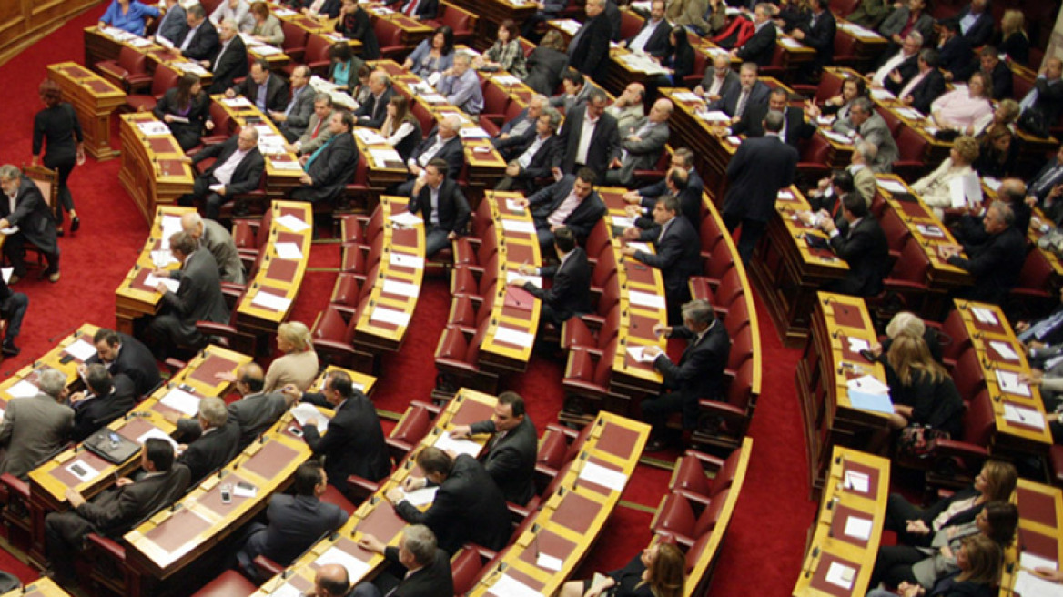 Κόντρα στη Βουλή για το «παράλληλο πρόγραμμα»