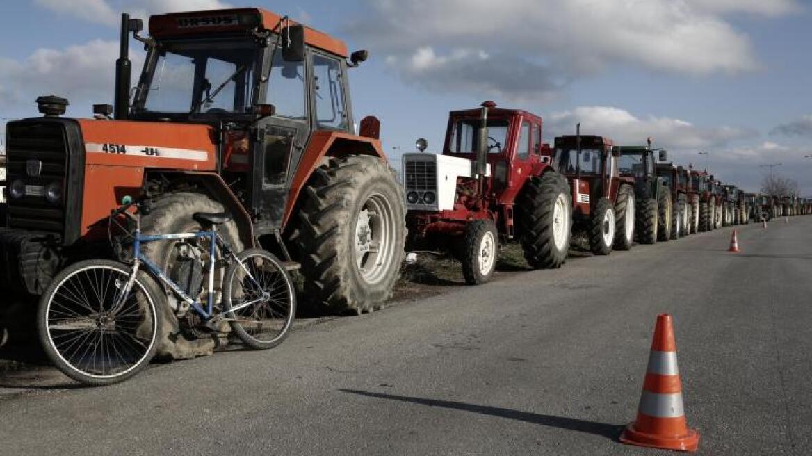 Στάση αναμονής από τους αγρότες: Ανοιχτά τα Τέμπη και το τελωνείο Προμαχώνα