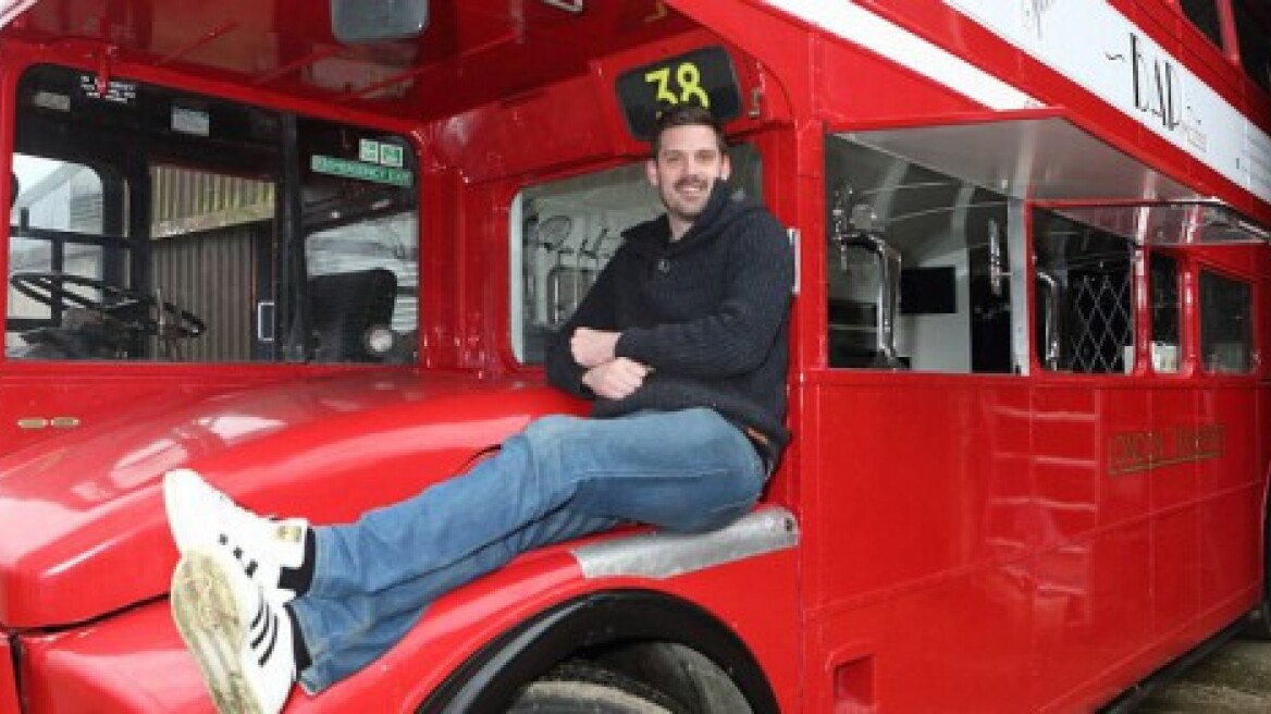 Δείτε το διώροφο λεωφορείο που έγινε… μπαρ