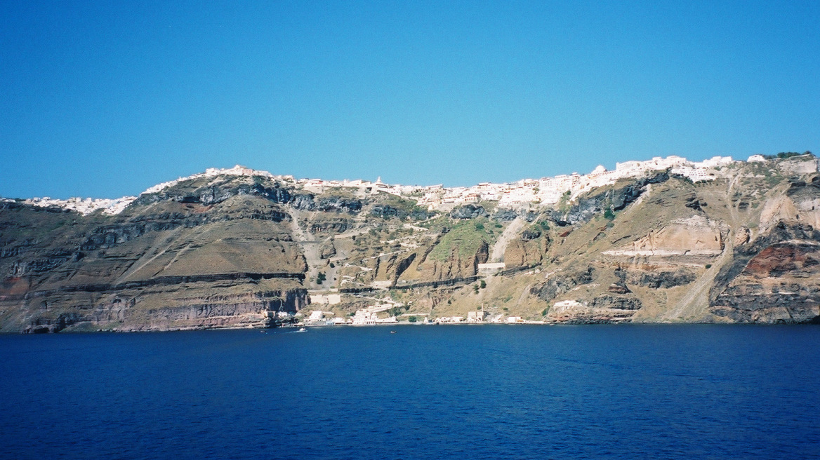 Subsea pools discovered near Santorini (vid)