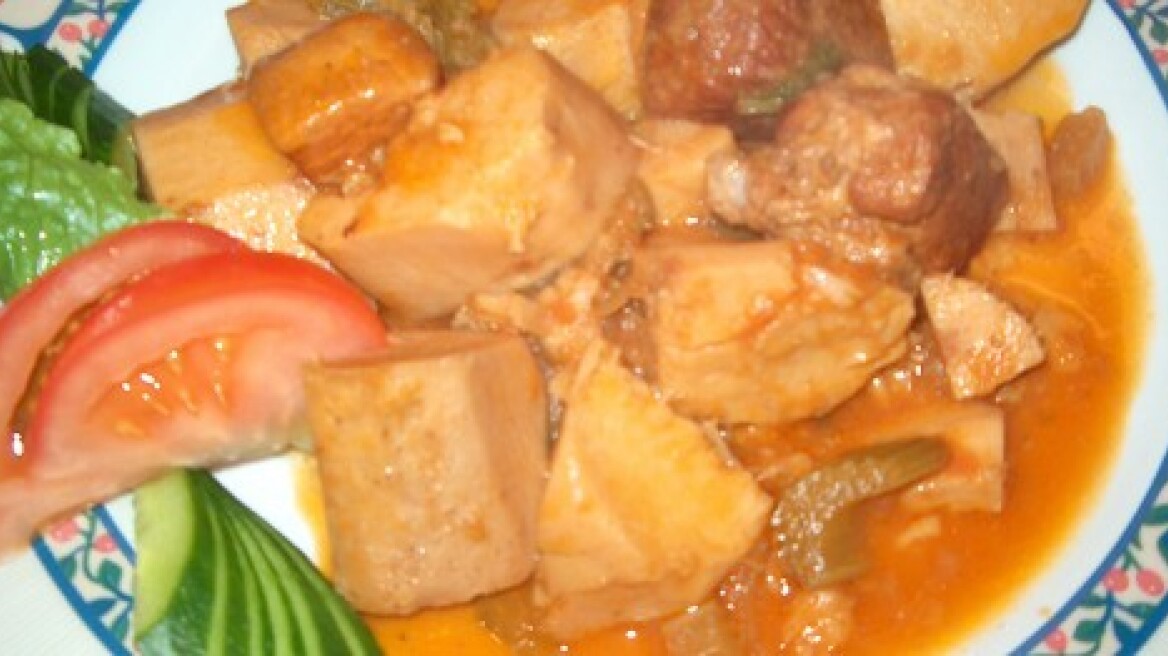 Κολοκάσι γιαχνιστό με χοιρινό