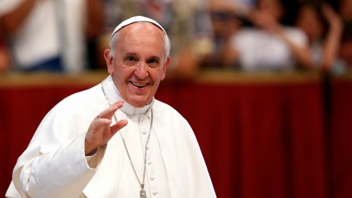 Pope Francis hails Greece’s efforts in dealing with refugee flow