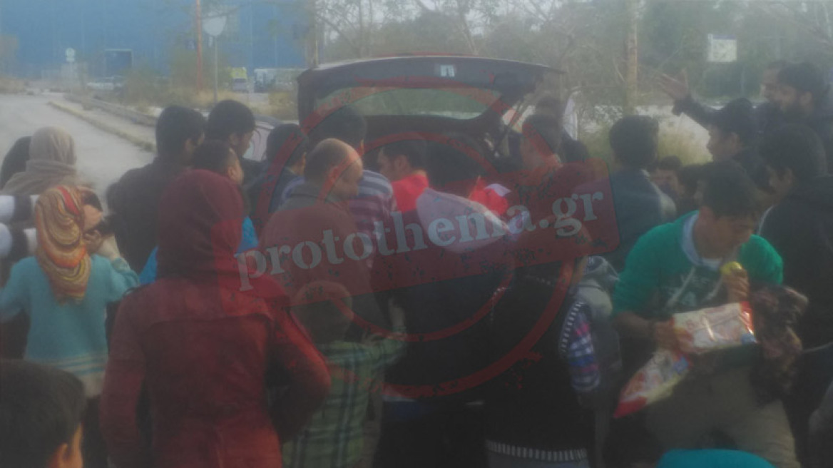 Χάος στο Ελληνικό: Μετανάστες δίνουν μάχη για ένα κρουασάν!