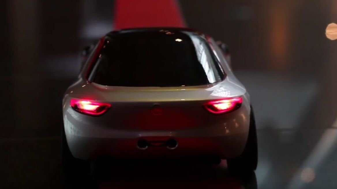 Video: To τηλεκατευθυνόμενο Opel GT Concept 