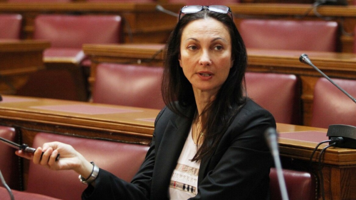 Κουντουρά: «Εμμονή των ΜΜΕ» οι εικόνες των προσφύγων στην Πλατεία Βικτωρίας και την Ειδομένη