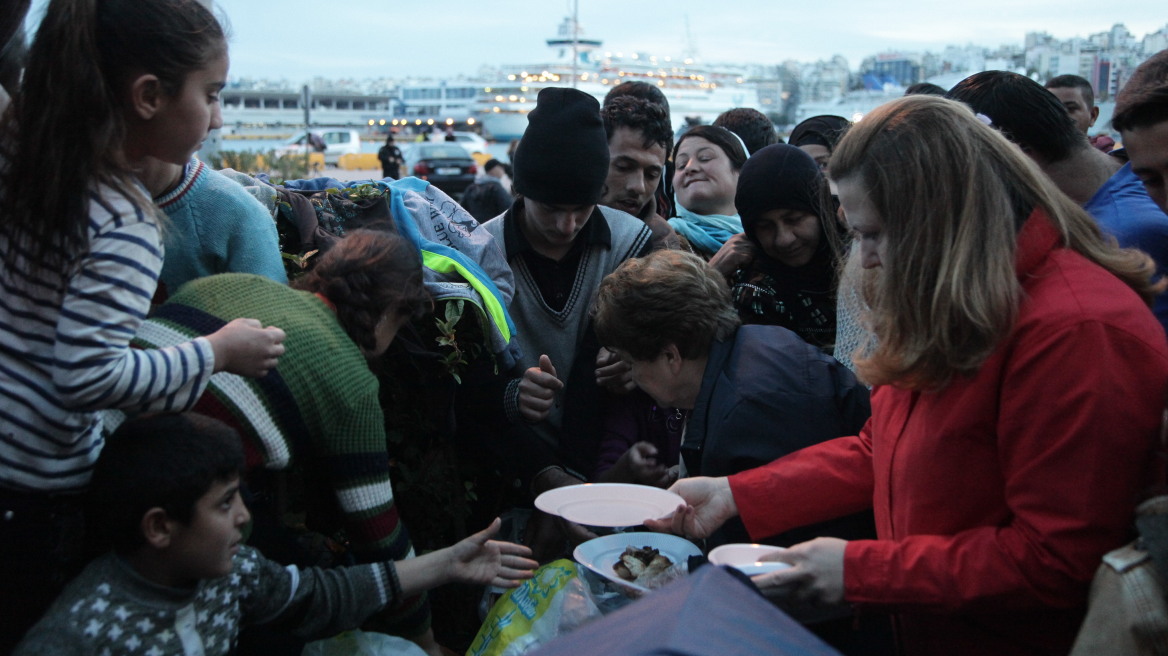 Περισσότεροι από 2.500 μετανάστες στο λιμάνι του Πειραιά
